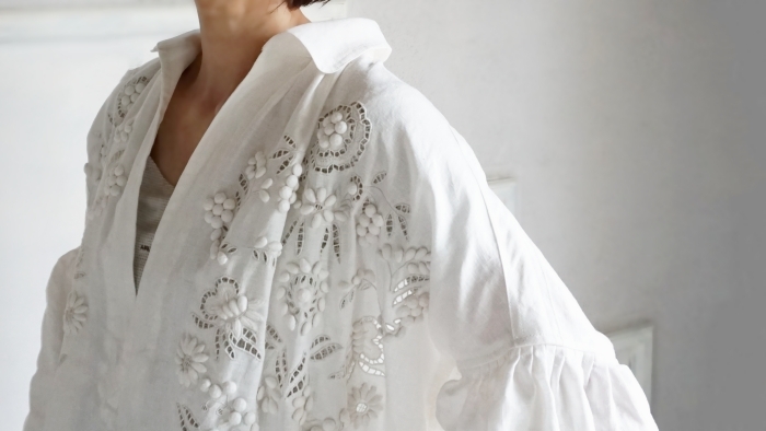 高品質/低価格 TOWAVASE champ de fleurs刺繍スモックブラウス WHITE